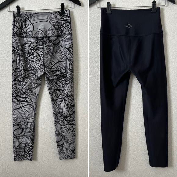 Beyond Yoga Flip It And Reverse It Legging Reversible Black gray Lotus print - Picture 2 of 6